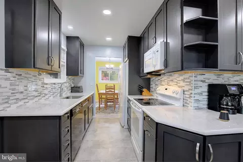 Kitchen - 3033 Marlin Dr, Riva, MD 21140 photo 4 of 6