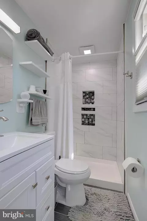 Bath - 3033 Marlin Dr, Riva, MD 21140 photo 3 of 4