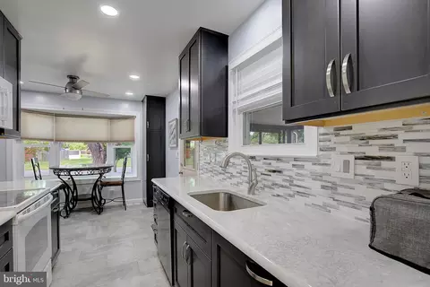 Kitchen - 3033 Marlin Dr, Riva, MD 21140 photo 5 of 6