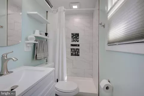 Bath - 3033 Marlin Dr, Riva, MD 21140 photo 2 of 4