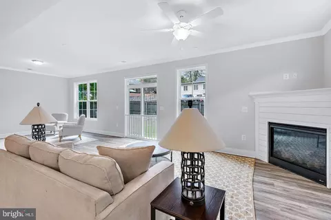 Living - 404 Paradise Rd, Riva, MD 21140 photo 3 of 5