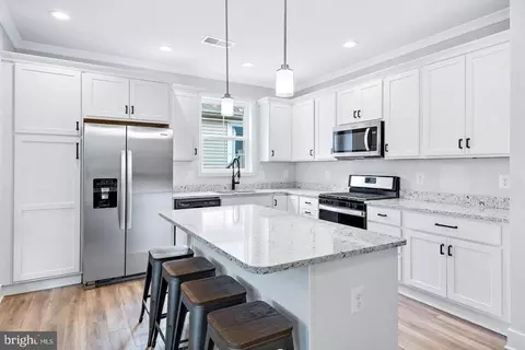 Kitchen - 404 Paradise Rd, Riva, MD 21140 photo 2 of 6