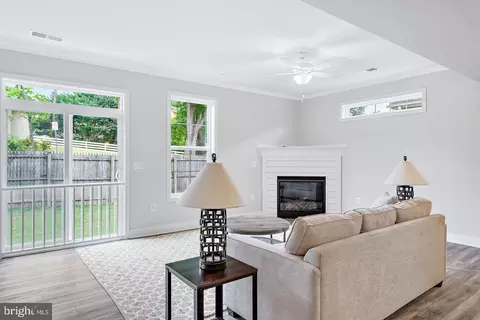 Living - 404 Paradise Rd, Riva, MD 21140 photo 4 of 5