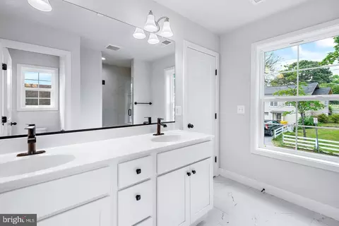 Bath - 404 Paradise Rd, Riva, MD 21140 photo 2 of 4