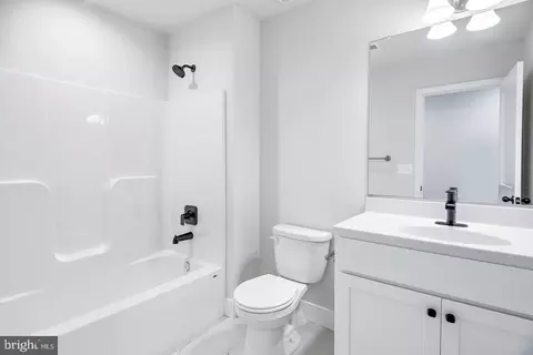 Bath - 404 Paradise Rd, Riva, MD 21140 photo 4 of 4