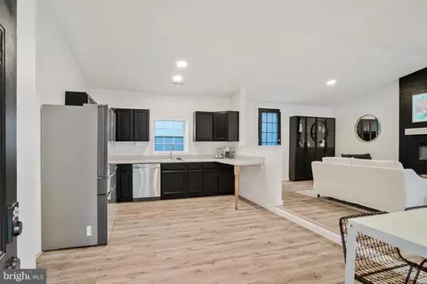 Entry Way - 623 Laurel Dr, Pasadena, MD 21122 photo 1 of 3