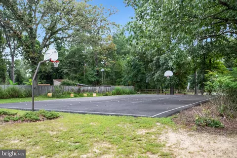 Exterior - 623 Laurel Dr, Pasadena, MD 21122 photo 5 of 5