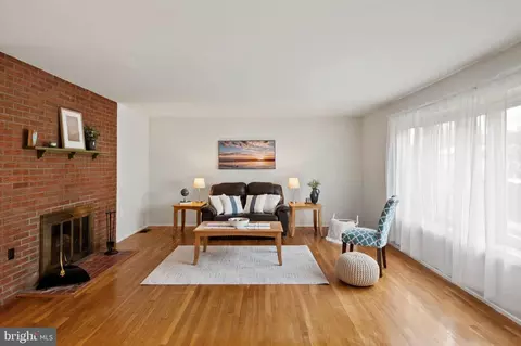 Living - 331 Old Line Ave, Laurel, MD 20724 photo 2 of 4