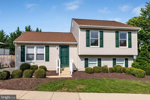 34 Greenknoll Blvd, Hanover, MD 21076
