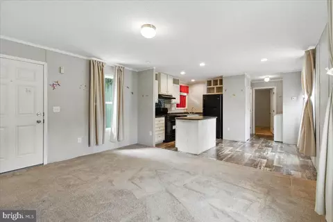 99 Mary Lou Dr, Lothian, MD 20711