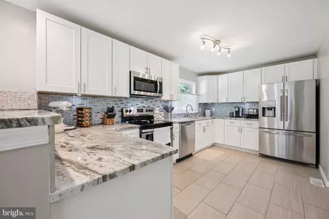 Kitchen - 3908 Alberta Ave, Pasadena, MD 21122 photo 2 of 2