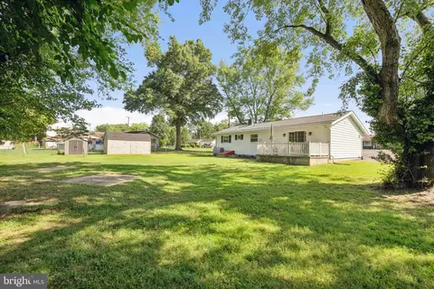 Exterior - 3908 Alberta Ave, Pasadena, MD 21122 photo 3 of 4