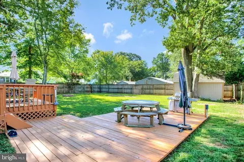 645 Gull Dr, Deale, MD 20751