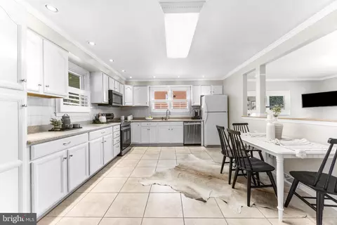 586 Forest View Rd, Linthicum Heights, MD 21090 photo 6