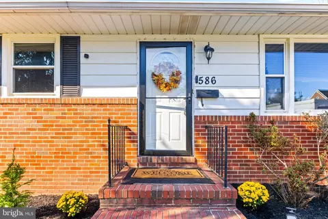 586 Forest View Rd, Linthicum Heights, MD 21090 photo 2