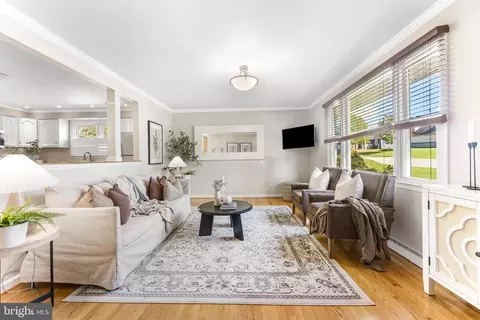 586 Forest View Rd, Linthicum Heights, MD 21090 photo 4