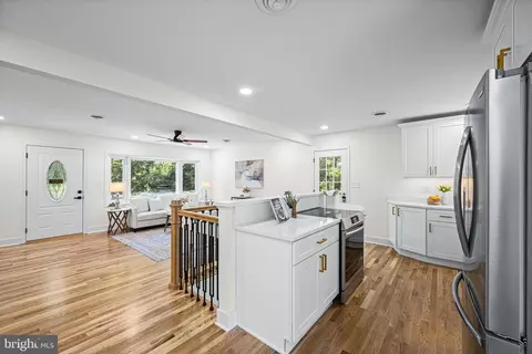 Entry Way - 667 C St, Pasadena, MD 21122 photo 3 of 4