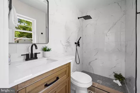 Bath - 667 C St, Pasadena, MD 21122 photo 2 of 3