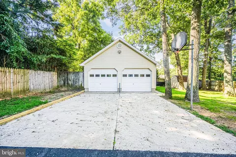 Exterior - 667 C St, Pasadena, MD 21122 photo 8 of 14
