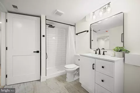 Bath - 667 C St, Pasadena, MD 21122 photo 3 of 3