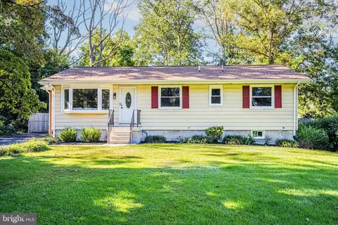 Exterior - 667 C St, Pasadena, MD 21122 photo 1 of 14