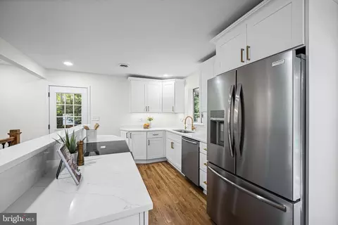 Kitchen - 667 C St, Pasadena, MD 21122 photo 2 of 5