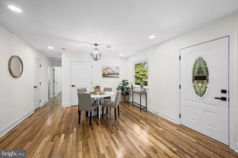 Entry Way - 667 C St, Pasadena, MD 21122 photo 1 of 4