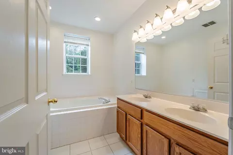 8611 Willow Leaf Ln, Odenton, MD 21113 photo 17