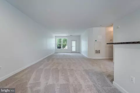 8611 Willow Leaf Ln, Odenton, MD 21113 photo 4