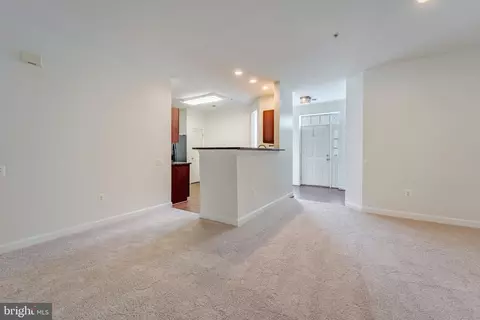 8611 Willow Leaf Ln, Odenton, MD 21113 photo 3