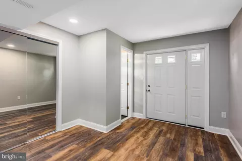Entry Way - 7858 Tick Neck Rd, Pasadena, MD 21122 photo 4 of 5