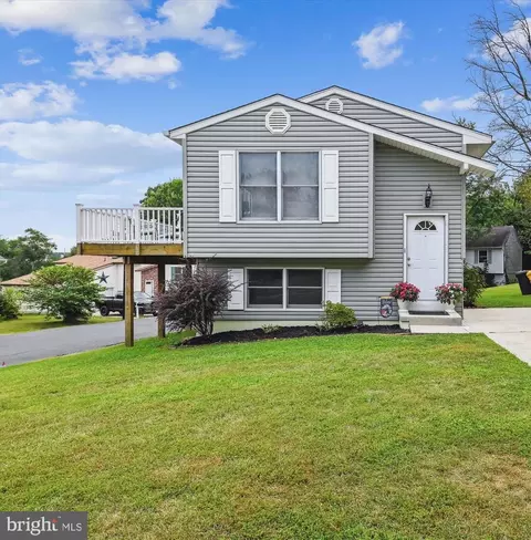 17 Greenknoll Blvd, Hanover, MD 21076