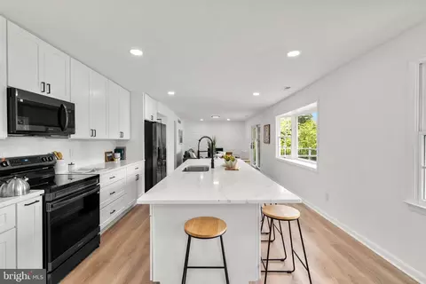 Kitchen - 732 Mallard Dr, Deale, MD 20751 photo 2 of 4