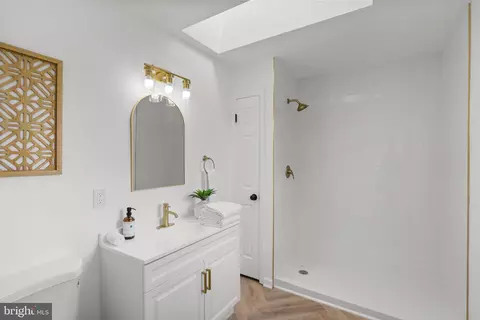 Bath - 732 Mallard Dr, Deale, MD 20751 photo 1 of 4