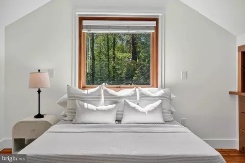 Bedroom - 3030 Edgewater Dr, Edgewater, MD 21037 photo 3 of 5