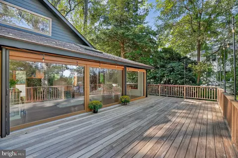 Exterior - 3030 Edgewater Dr, Edgewater, MD 21037 photo 4 of 7