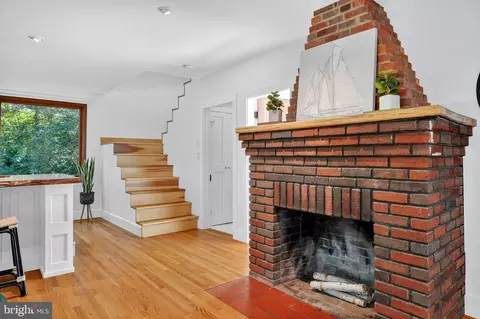 Entry Way - 3030 Edgewater Dr, Edgewater, MD 21037 photo 3 of 5