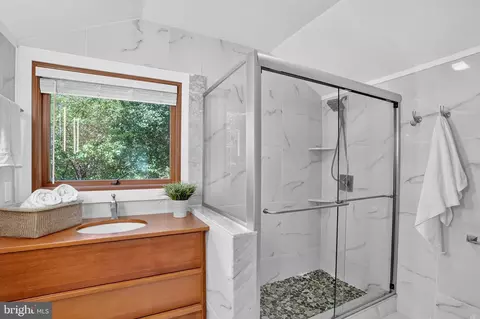 Bath - 3030 Edgewater Dr, Edgewater, MD 21037 photo 3 of 4