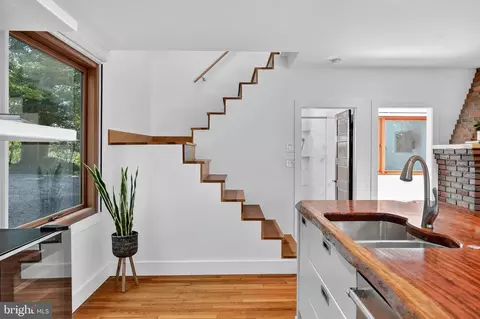 Entry Way - 3030 Edgewater Dr, Edgewater, MD 21037 photo 4 of 5