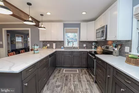 Kitchen - 427 Magnolia Dr, Edgewater, MD 21037 photo 2 of 3