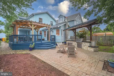 Exterior - 427 Magnolia Dr, Edgewater, MD 21037 photo 1 of 12