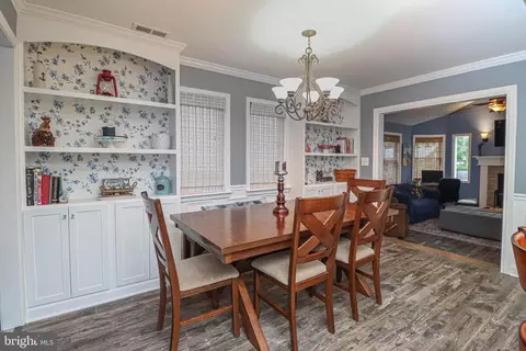 Dining - 427 Magnolia Dr, Edgewater, MD 21037 photo 2 of 2