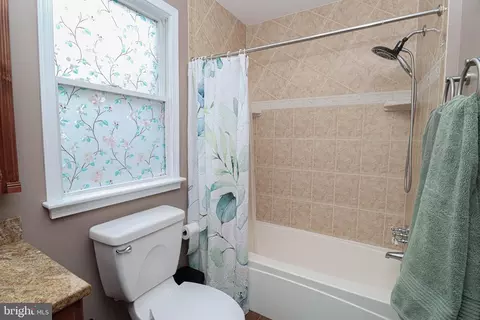 Bath - 427 Magnolia Dr, Edgewater, MD 21037 photo 4 of 5