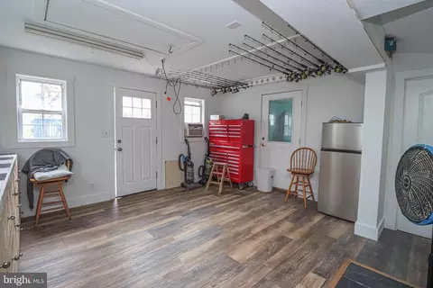 Entry Way - 427 Magnolia Dr, Edgewater, MD 21037 photo 6 of 6