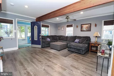 Entry Way - 427 Magnolia Dr, Edgewater, MD 21037 photo 2 of 6
