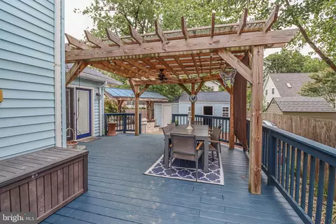 Exterior - 427 Magnolia Dr, Edgewater, MD 21037 photo 8 of 12