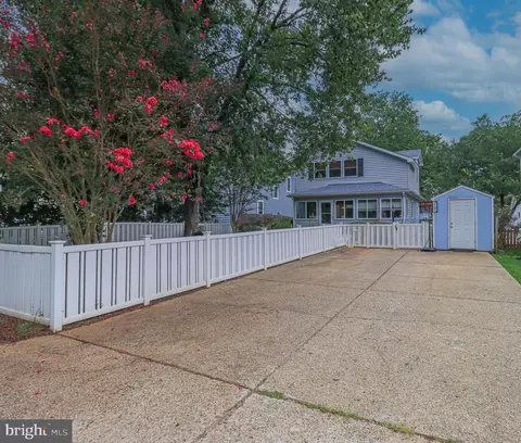 Exterior - 427 Magnolia Dr, Edgewater, MD 21037 photo 2 of 12