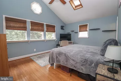 Bedroom - 427 Magnolia Dr, Edgewater, MD 21037 photo 3 of 7
