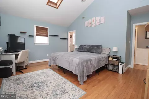Bedroom - 427 Magnolia Dr, Edgewater, MD 21037 photo 1 of 7