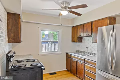 Kitchen - 211 Janwall St, Annapolis, MD 21403 photo 2 of 2